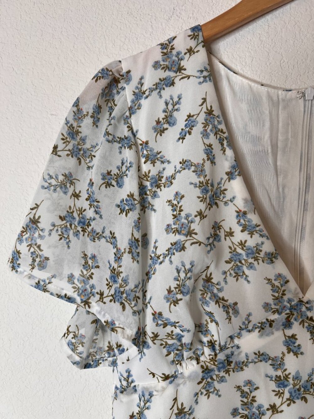 Lulus So True Floral Print Tiered Short Sleeve V-Neck Mini Dress Medium - Picture 4 of 7